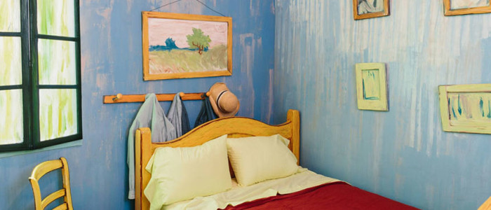 van-gogh-room-airbnb-art-institute-chicago-2